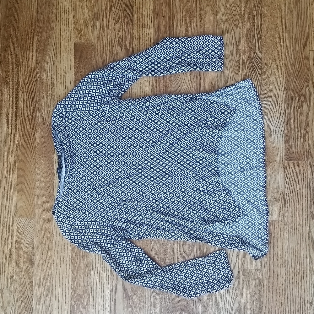 (XS) Zara Woman Patterned Long Sleeved Blouse High Low Shirt Tail Modern